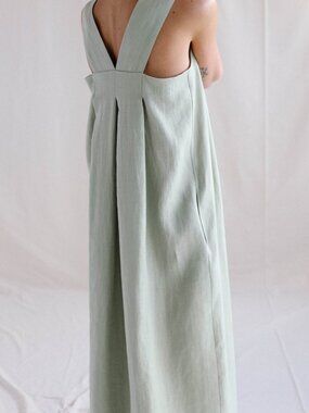 Man In The Studio Origami Linen Maxi Dress in Sage Green XXL?